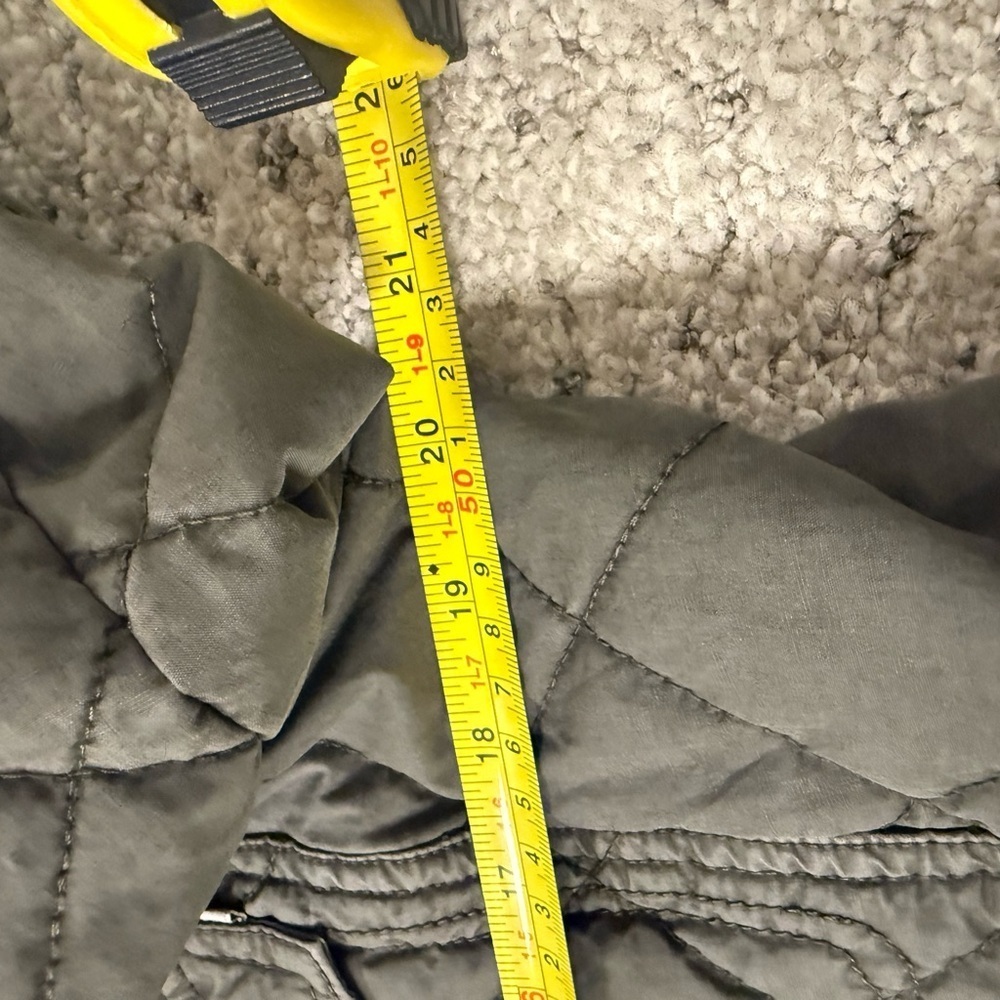 G.H. Bass & Co. Khaki green EUC near new size L Quilted Utility/Barn Jacket - Picture 10 of 13
